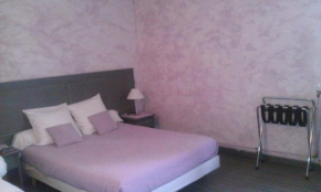 Hotels in Saint-Pierre-De-Chignac